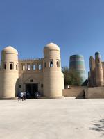 Chiwa Westtor und Kurzes Minarett