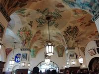 Im Münchner Hofbräuhaus