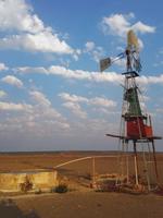 Typisches Pumpsystem der hiesigen Farmen