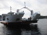 Fähre an der Meerenge Verige an der Bucht von Kotor