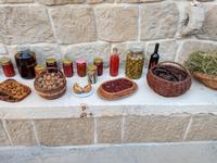 108 Kroatisches Dorf Komaj-Cilipi, einheimische Produkte