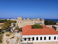 Blick auf den Großmeisterpalast in Rhodos-Stadt
