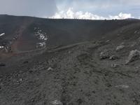 Wanderer am Kraterrand.