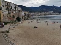 Am Strand von Cefalu.