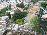 Blick vom Griechischen Theater auf Taormina.