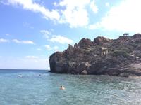 Felsen am Palmenstrand von Vai