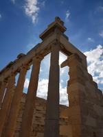 Ionische Säulen und Kapitelle am Erechteion