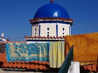 Ein buntes Bild auf dem Klosterdach