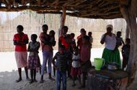 Besuch im Dorf von James 