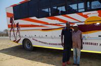 Dorfbesuch - James und sein stolzer Papa (Onkel)