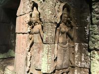 Apsara Taenzerinnen gemeisselt