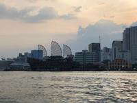 Abenddämmerung über dem Saigon-Fluss