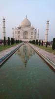 Spiegelung am Taj Mahal
