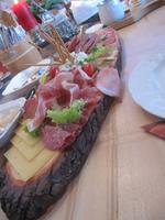 Brotzeit in der SonnenAlm