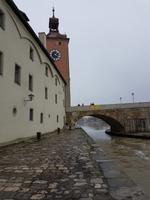 ehemaliger Salzstadel und 1. Bogen der steinernen Brücke in Regensburg