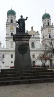 Denkmal von Kaiser Maximilian Joseph vor dem Dom St.Stephan , Passau