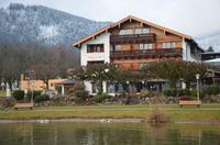 Hotel vom See aus