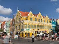 Die typisch bunten Häuser an der Handelskade