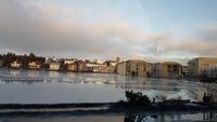 Island, Reykjavik, Tjörnin mit Rathaus