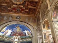 tolle Kirchendecke, wunderschöne Verzierungen überall