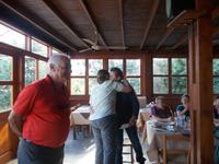 DSCN2663 Verabschiedung Busfahrer und Dimitri