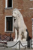 Löwen am Hauptportal Arsenal