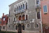 Häuser auf dem Weg durch die Stadtteile