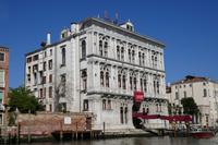 Häuser und Kirchen entlang Canale Grande