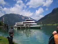 Wir fahren mit diesem Schiff