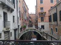 Enge Gassen und viele Brücken