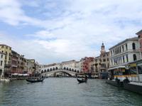 Vor der Rialto-Brücke