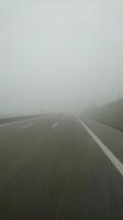 Nebel über der deutschen Autobahn