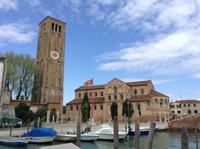 Alte Kirche mit Glockenturm auf Murano