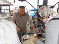 Das Mittagessen wird verteilt