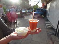 Eis und Eis mit frisch gepresstem Möhrensaft