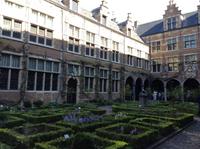 im Innenhof des heutigen Drucker-Museums in Antwerpen