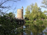 alter Stadtturm in Brügge am Minnewasser