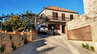 063 Dorf Komaj-Cilipi, Gastgeberin Mare