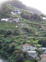 Entlang der Levada von Marocos - steile Treppe