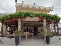 In die Taverne in Embonas kehren wir zur Mittagszeit ein