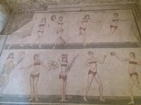 Das berühmte Mosaik-Die Bikinimädchen