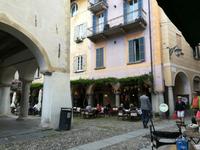 Café - Restaurants an allen Ecken in Orta.