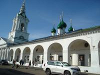 Kostroma: Handelsreihen mit der Erlöserkirche