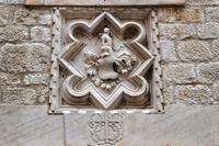 081 Trogir, Familienwappen über dem Hauseingang