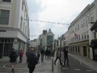 Blick in die Einkaufsstraße von St. Helier