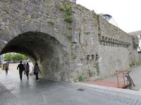 Spanish Arch und Stadtmauer von Galway