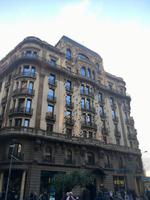 imposante Bauten mit moderner Kunst