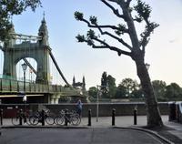 An der Hammersmith-Brücke am Abend