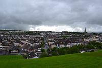 Spaziergang auf der Stadtmauer von Derry - Bogsides