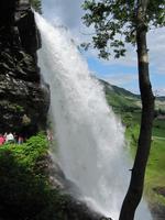 Am Steindalsfossen-Wasserfall